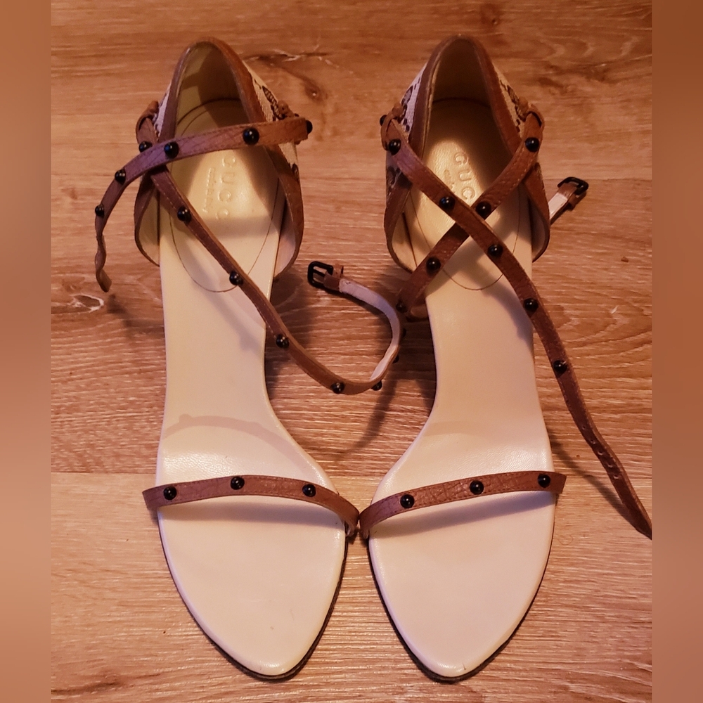 GUCCI AUTHENTIC 2 STRAP CRISS~CROSS TOP WRAP AROUND HEELS. SZ 7.5